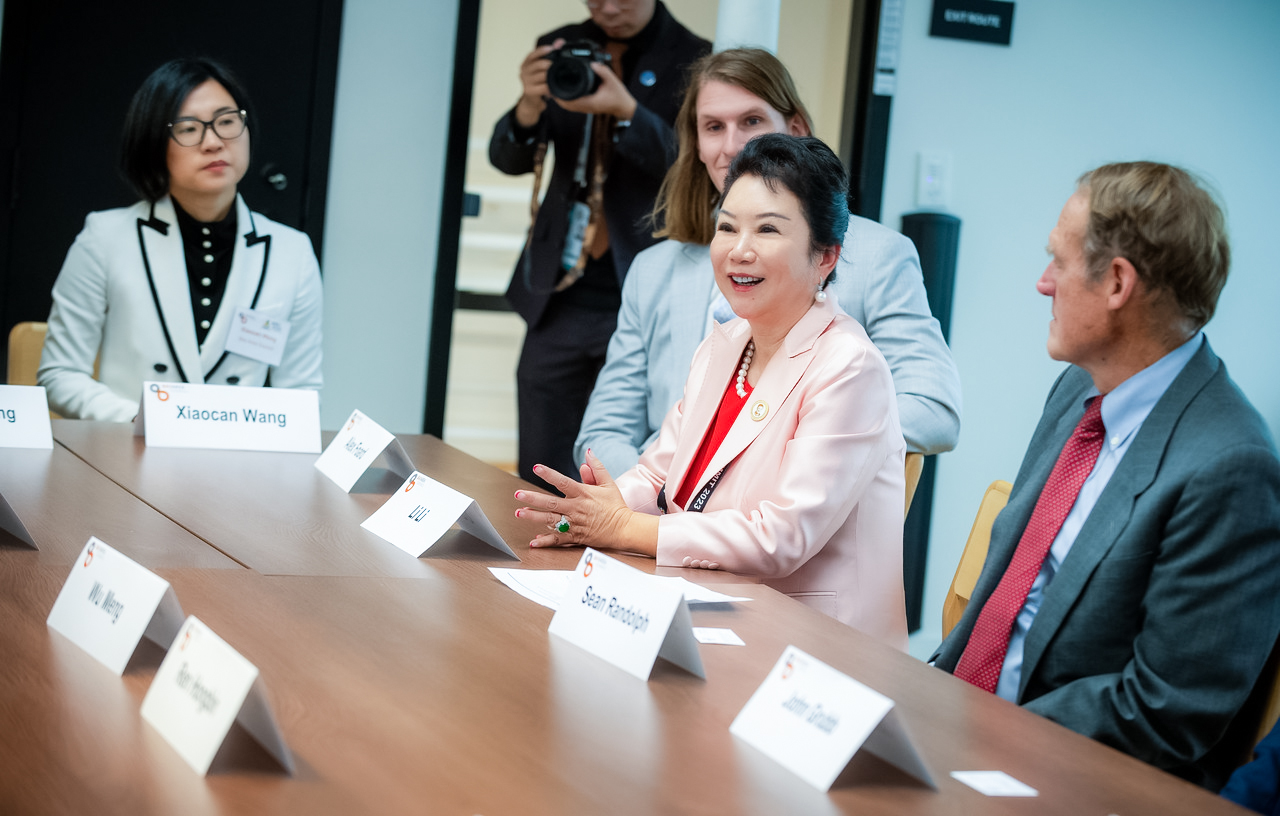 庄闲ag集团董事局李俐参加贸促会活动